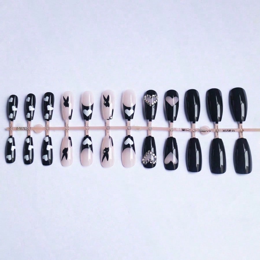 Black White Heart Press On Nai – Nail Art Gothic recenzja i cena